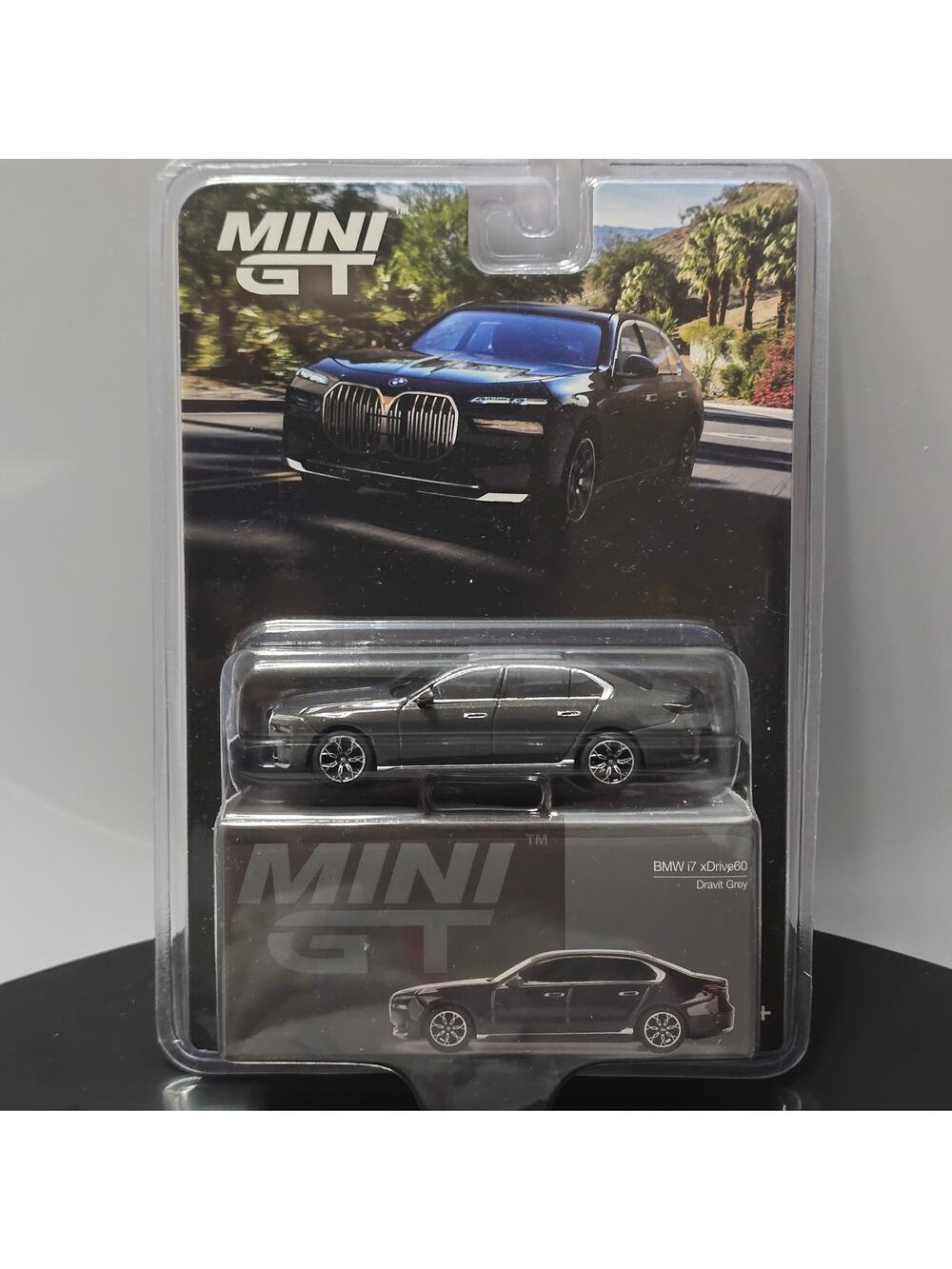 BMW i7 xDrive60 Dravit Grey Mini GT #818 1:64